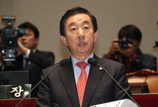 김성태 자유한국당 원내대표가 2일 오후 국회에서 열린 의원총회에서 인사말을 하고 있다. 연합뉴스